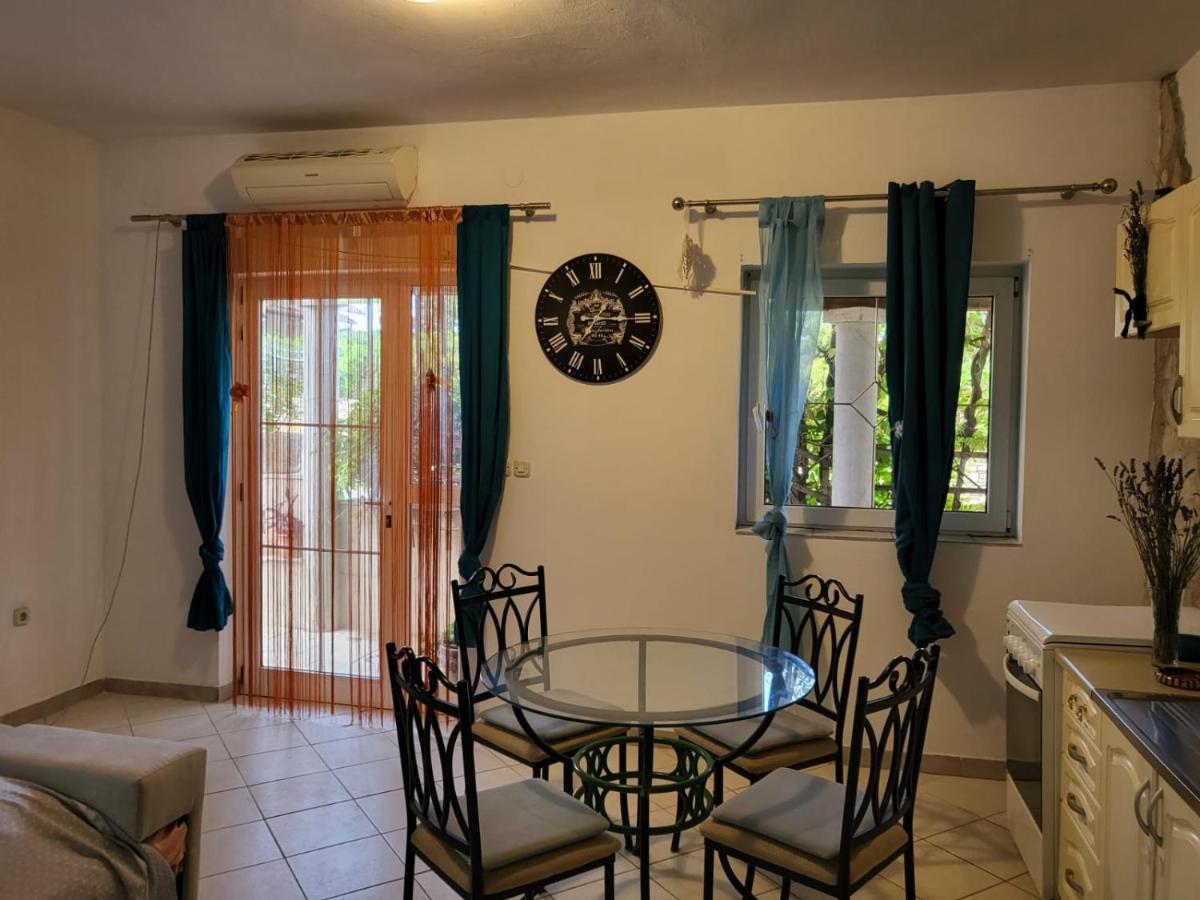 Apartments Pula With Private Parking Self Check In Exterior photo