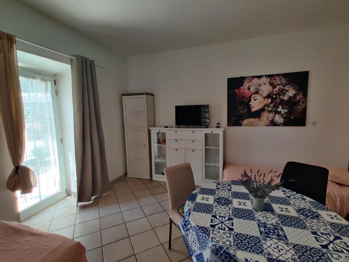 Apartments Pula With Private Parking Self Check In Exterior photo