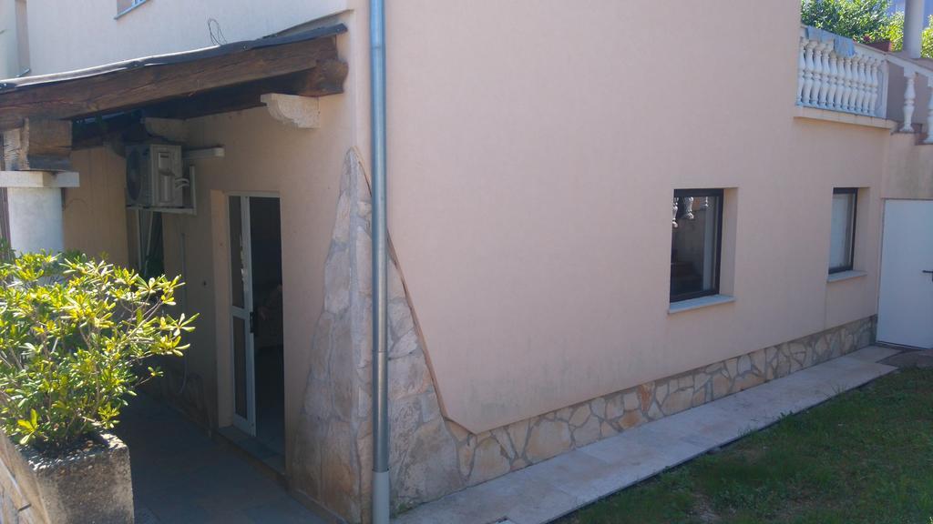 Apartments Pula With Private Parking Self Check In Exterior photo